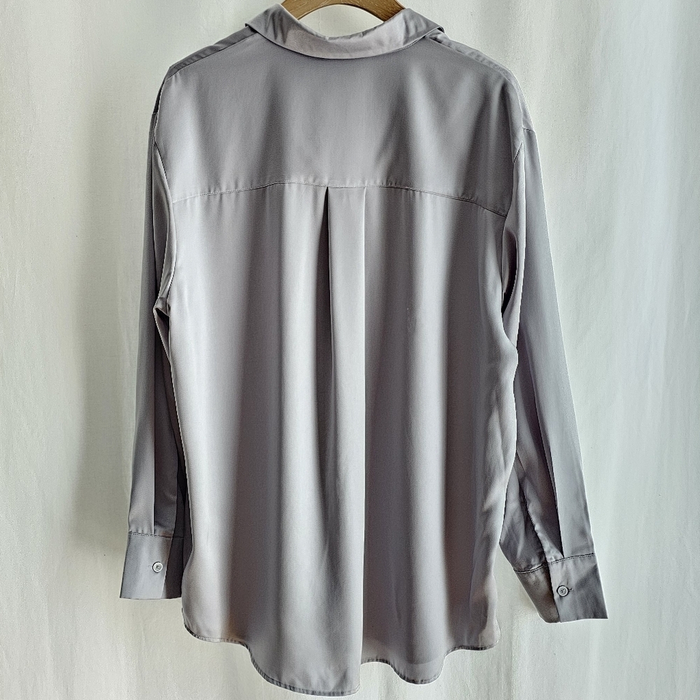 🇯🇵 Uniqlo Long Sleeve Grey Satin Button Blouse - Picture 7 of 16